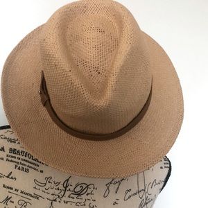 Banana Republic Women’s Straw Fedora.